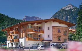 Alphaus Aparthotel